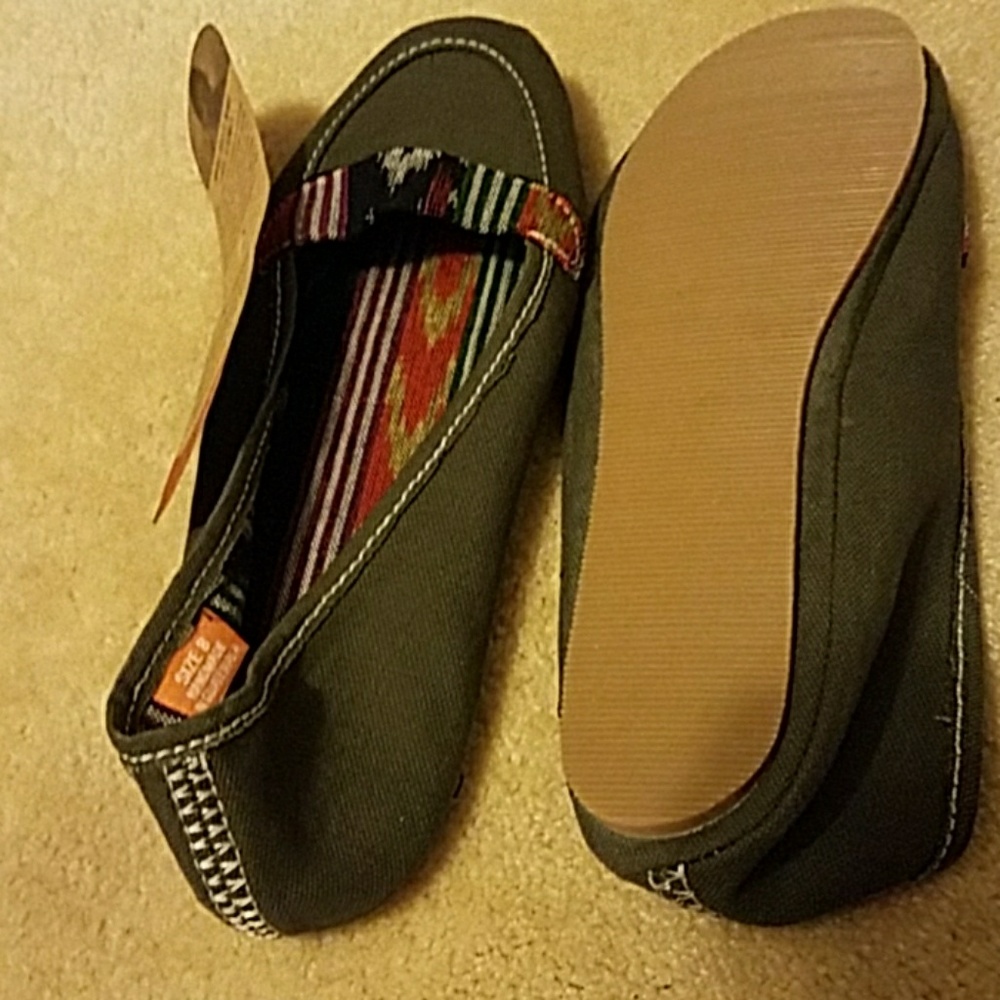 Josies comfy, colorful flats.. - Picture 2 of 6